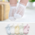 Hochwertige Großhandel Sommer Ultradünne Baby Weiße Spitze Mesh Atmungsaktive Socken Für Neugeborene